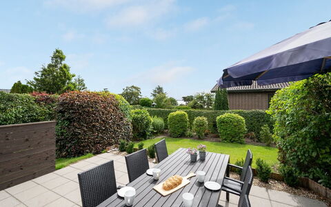 Regni - 300M to the Fjord: Residential Area, Roof, Suburb, Driveway, Estate, Chimney