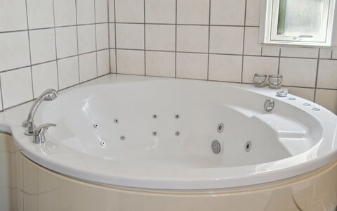 Gerhild - 300M from the Sea: Bathtub, Bathroom, Plumbing Fixture, Interior Design, Flooring, Plumbing, Floor, Tap, Jacuzzi