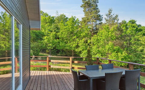 Amai - 1.5Km from the Sea: Roof, House, Home, Cottage, Siding, Estate, Driveway, Garden Buildings, Yard, Shed
