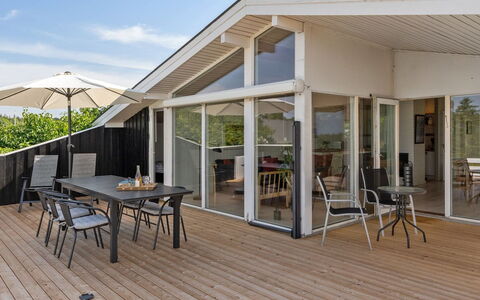 Drine - 700M from the Sea: Architecture, Roof, Home, Composite Material, Daylighting, Siding, Driveway