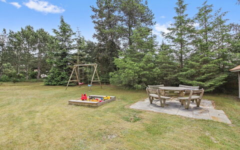 Dedo - 300M from the Sea: Roof, House, Land Lot, Home, Cottage, Estate, Garden Buildings, Shade, Log Cabin, Landscaping
