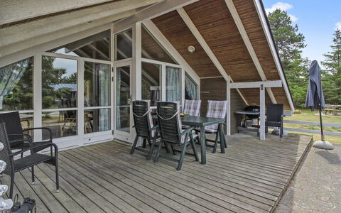 Dedo - 300M from the Sea: Roof, House, Land Lot, Home, Cottage, Estate, Garden Buildings, Shade, Log Cabin, Landscaping