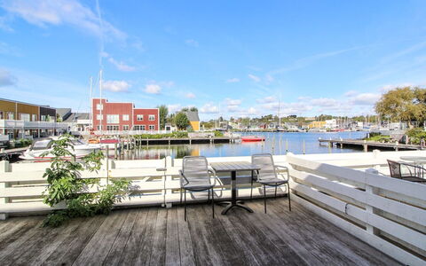 Nalle - 5M from the Sea: Residential Area, Roof, Suburb, Driveway, Estate, Chimney