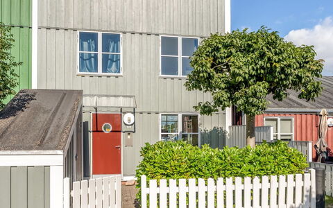 Milo - 5M from the Sea: Shrub, Land Lot, Home, Composite Material, Siding, Garden, Picket Fence, Fence, Yard, Home Fencing