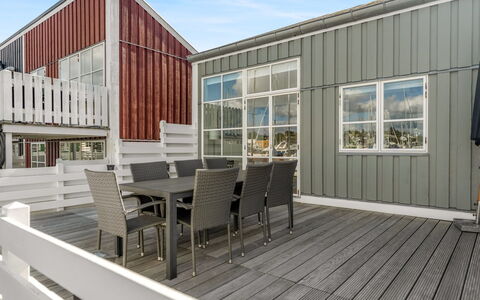 Milo - 5M from the Sea: Wood, Composite Material, Wood Flooring, Siding, Plank, Door, Hardwood, Deck, Wood Stain, Porch