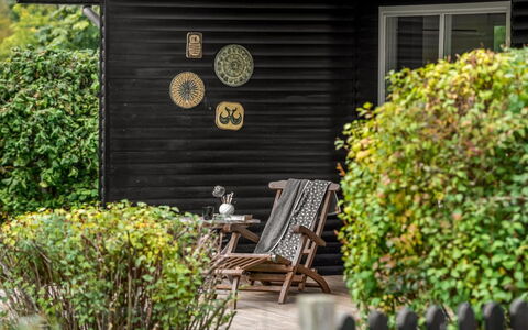 Hila - 900M from the Sea: Wood, Shrub, Garden, Groundcover, Siding, Yard, Cottage, Backyard, Flowerpot