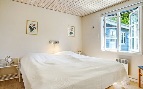 Edele - 800M from the Sea: Wall, Floor, Interior Design, Flooring, Bedroom, Wood, Ceiling, Bed, Bed Sheet, Wood Flooring