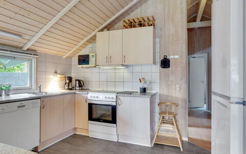 Kalli - 350M to the Fjord: Wood, Ceiling, Flooring, Kitchen, Interior Design, Floor, Home, Major Appliance, Room, Kitchen Appliance