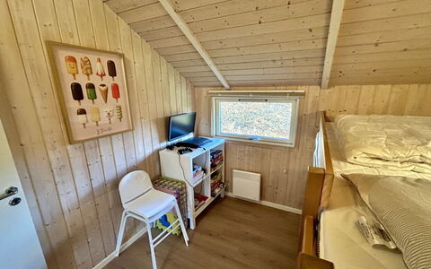 Kalli - 350M to the Fjord: Wood, Floor, Bedroom, Interior Design, Ceiling, Flooring, Room, Furniture, Home, Bed