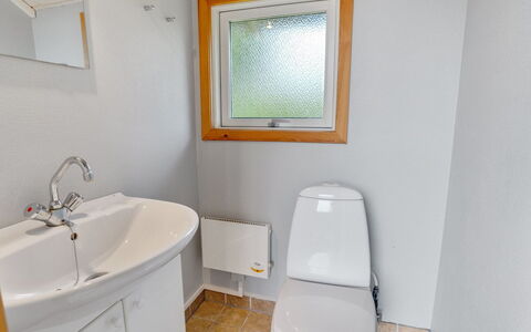 Kalli - 350M to the Fjord: Plumbing Fixture, Bathroom Sink, Bathroom, Flooring, Wood, Floor, Sink, Interior Design, Tap, Plumbing