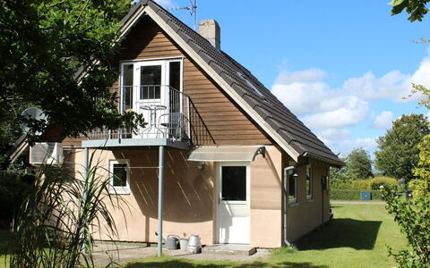 Bendine - 100M to the Fjord: Wood, Roof, House, Home, Cottage, Siding, Land Lot, Door, Lawn, Yard