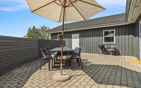 Ljupco - 500M to the Fjord: House, Home, Residential Area, Cottage, Siding, Estate, Driveway, Yard