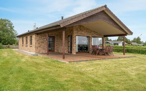 Roope - 50M from the Sea: Wood, Siding, Door, Cottage, Paint, Yard, Sash Window, Garden Buildings, Backyard, Plank