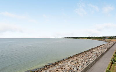 Femme - 15M from the Sea