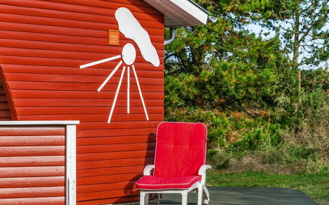 Hilleborg - 100M from the Sea: House, Home, Residential Area, Roof, Cottage, Land Lot, Estate, Yard, Garden, Siding