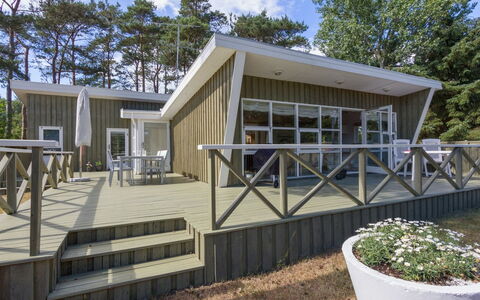 Hwelp - 200M from the Sea: Roof, House, Home, Cottage, Door, Siding, Deck, Porch, Plank, Hardwood