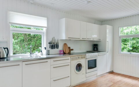 Hilde - 1.7Km from the Sea: Swimming Pool, Resort Town