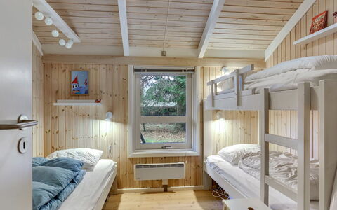 Berenice - 250M from the Sea: Bedroom, Wood, Bed, Interior Design, Bunk Bed, Bedding, Ceiling, Home, Bed Sheet, Furniture