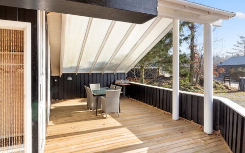 Berenice - 250M from the Sea: Wood, Flooring, Floor, Wood Flooring, Deck, Hardwood, Composite Material, Porch, Plank, Shade