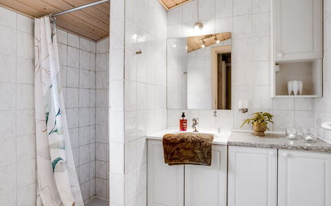 Leonor - 300M from the Sea: Wall, Plumbing Fixture, Interior Design, Flooring, Sink, Tap, Bathroom, Floor, Plumbing, Bathroom Sink