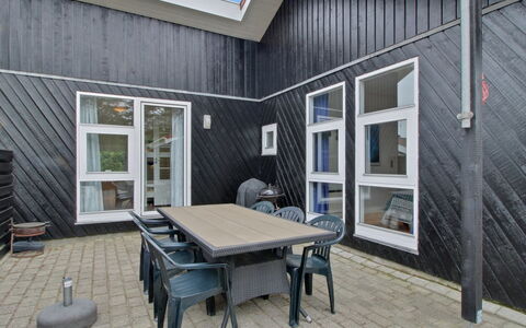 Flora - 150M from the Sea: House, Home, Residential Area, Roof, Cottage, Land Lot, Estate, Yard, Garden, Siding