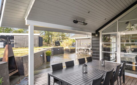 Lilie - 270M from the Sea: Wood, Porch, Architecture, Home, Flooring, Door, Floor, Ceiling, Deck, Hardwood