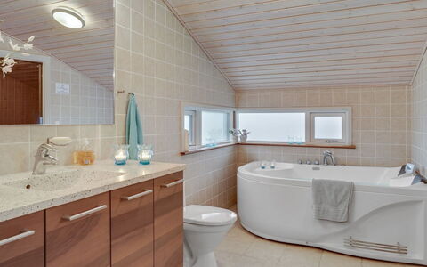 Andrea - 1.4Km from the Sea: Bathroom, Interior Design, Plumbing Fixture, Flooring, Sink, Floor, Countertop, Bathtub, Bathroom Cabinet, Bathroom Sink