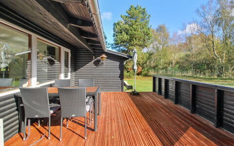 Herly - 50M from the Sea: Residential Area, Roof, Suburb, Driveway, Estate, Chimney