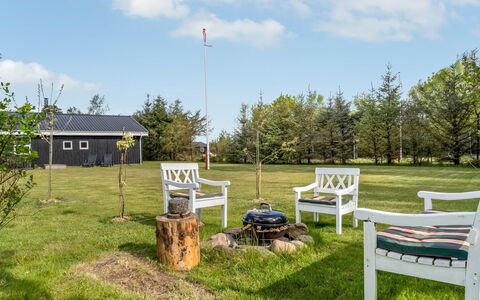 Fredegæst - 700M from the Sea: Grass, Landscape, Land Lot, Garden, Plain, Lawn, Shade, Landscaping, Meadow, Yard