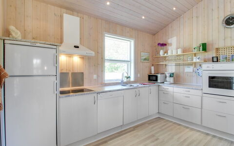 Fredegæst - 700M from the Sea: Wood, Kitchen, Kitchen Appliance, Ceiling, Countertop, Home, Major Appliance, Wood Flooring, Cabinetry, Wood Stain