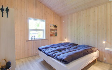 Fredegæst - 700M from the Sea: Wood, Flooring, Ceiling, Floor, Bedroom, Interior Design, Wood Flooring, Room, Home, Bed