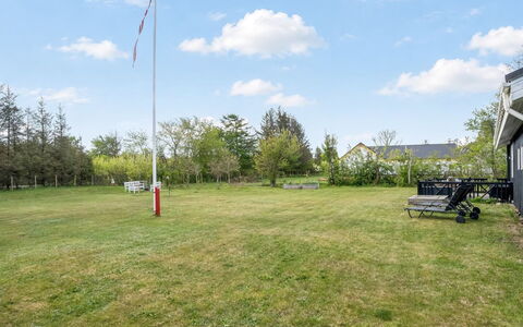 Fredegæst - 700M from the Sea: Sky, Grass, Plain, Land Lot, Lawn, Pole, Garden, Shade, Landscaping, Park