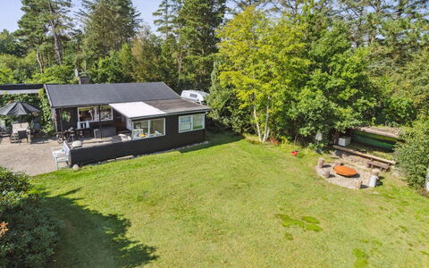 Annamie - 650M from the Sea: Shrub, Residential Area, House, Home, Cottage, Land Lot, Roof, Garden, Estate, Groundcover
