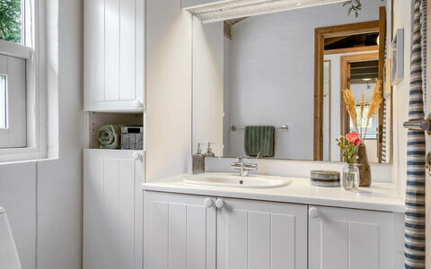 Merte - 300M from the Sea: Wall, Plumbing Fixture, Mirror, Interior Design, Sink, Bathroom Sink, Bathroom Cabinet, Cabinetry, Bathroom, Tap