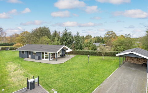 Tayler - 1.8Km from the Sea: Cottage, Shed, Hut, Farmhouse, Prairie, Shack, Barn, Log Cabin, Garden Buildings