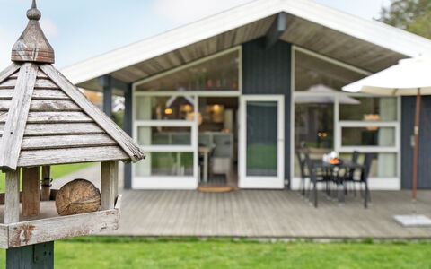 Tayler - 1.8Km from the Sea: Cottage, Shed, Hut, Farmhouse, Prairie, Shack, Barn, Log Cabin, Garden Buildings