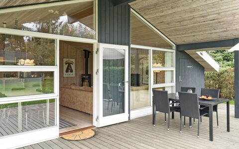 Tayler - 1.8Km from the Sea: Cottage, Shed, Hut, Farmhouse, Prairie, Shack, Barn, Log Cabin, Garden Buildings