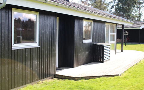 Tayler - 1.8Km from the Sea: Cottage, Shed, Hut, Farmhouse, Prairie, Shack, Barn, Log Cabin, Garden Buildings