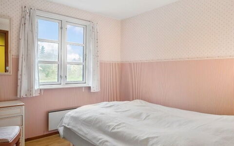 Ingalise - 500M from the Sea: Wood, Bedroom, Bed Sheet, Floor, Bed, Flooring, Interior Design, Bedding, Home, Linens