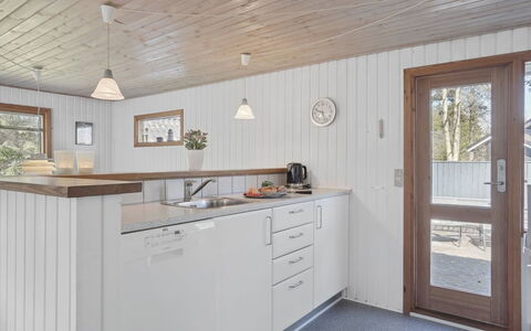 Ketildor - 100M from the Sea: Cottage, Shed, Hut, Farmhouse, Prairie, Shack, Barn, Log Cabin, Garden Buildings