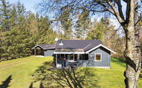 Ketildor - 100M from the Sea: Cottage, Shed, Hut, Farmhouse, Prairie, Shack, Barn, Log Cabin, Garden Buildings