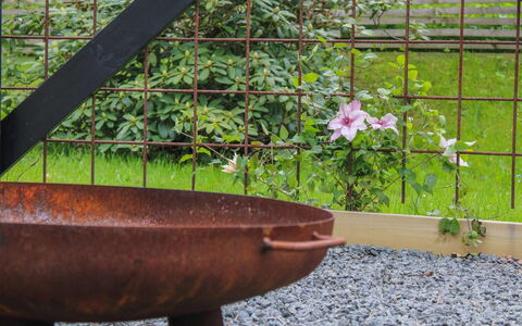 Astrid - 875M from the Sea: Garden, Natural Material, Rust