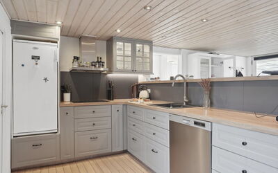 Erhardt - 800M from the Sea