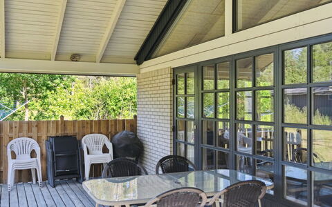 Henny - 1.5Km from the Sea: Swimming Pool, Outdoor Furniture, Furniture, Resort, Flagstone, Eco Hotel, Shade, Chair, Leisure, Estate