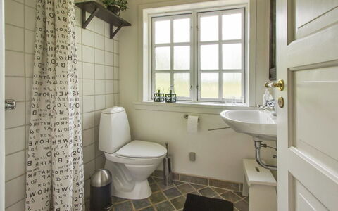 Gaetana - 1.6Km from the Sea: Plumbing Fixture, Flooring, Interior Design, Floor, Bathroom, Plumbing, Toilet, Tap, Tile, Toilet Seat
