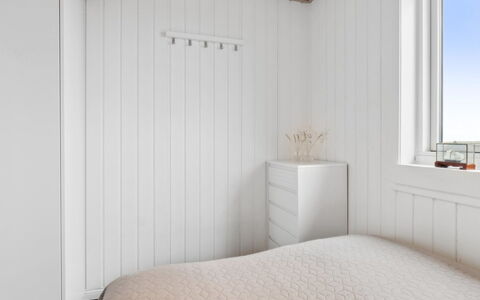 Mumme - 100M from the Sea: Wall, Wood, Bedroom, Flooring, Floor, Interior Design, Ceiling, Bed, Lighting, Bedding