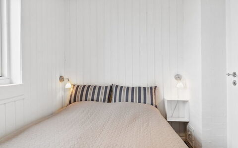 Mumme - 100M from the Sea: Wall, Wood, Bedroom, Interior Design, Floor, Ceiling, Flooring, Bed, Bed Sheet, Linens