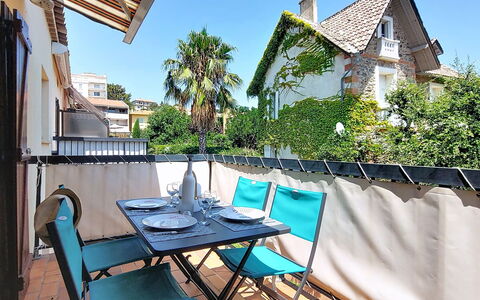 Sainte Maxime 150: Urban Design, Apartment, Balcony, Outdoor Furniture, Villa, Houseplant