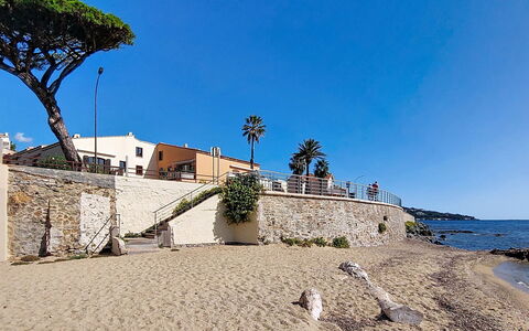 Sainte Maxime 150: Body Of Water, Coast, Horizon, Summer, Shore, Coastal And Oceanic Landforms, Beach, Sea, Landscape, Sand
