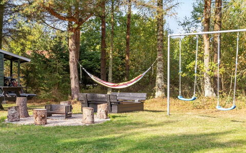 Delco - 200M from the Sea: Tree, Wood, Land Lot, Trunk, Garden, Shade, Woodland, Grove, Park, Lawn